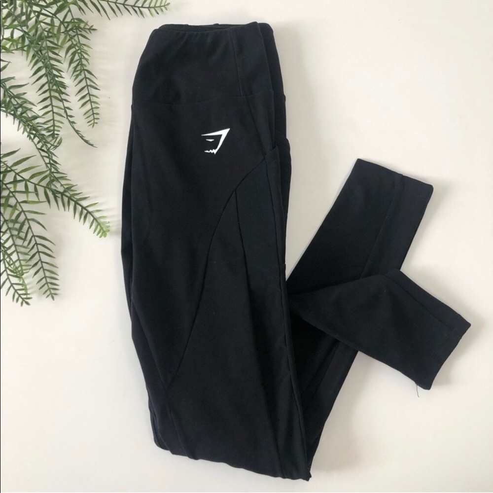 Gymshark • High Rise Black leggings with pockets